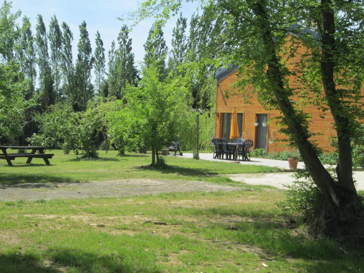 Florennes Gite Neuf 150 M2 Devant Un Grand Lac Prive De 2 Hectares Poissonneux Au Milieu Des Bois Bagian luar foto