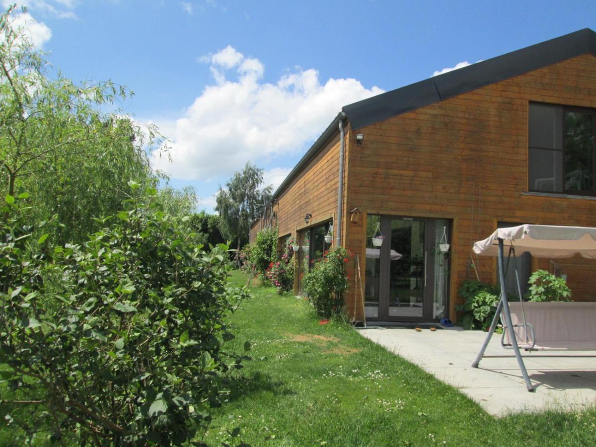 Florennes Gite Neuf 150 M2 Devant Un Grand Lac Prive De 2 Hectares Poissonneux Au Milieu Des Bois Bagian luar foto