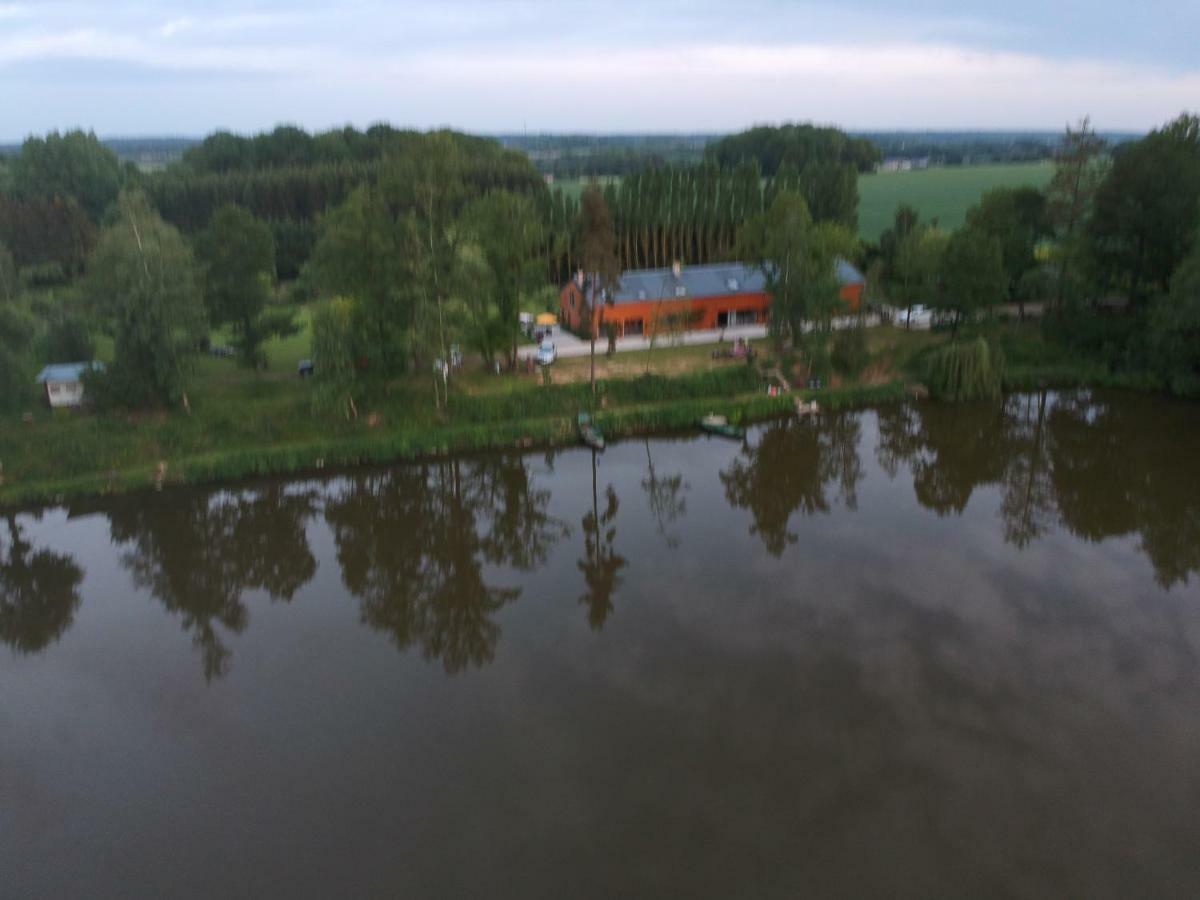 Florennes Gite Neuf 150 M2 Devant Un Grand Lac Prive De 2 Hectares Poissonneux Au Milieu Des Bois Bagian luar foto