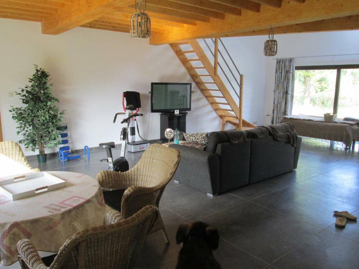 Florennes Gite Neuf 150 M2 Devant Un Grand Lac Prive De 2 Hectares Poissonneux Au Milieu Des Bois Bagian luar foto