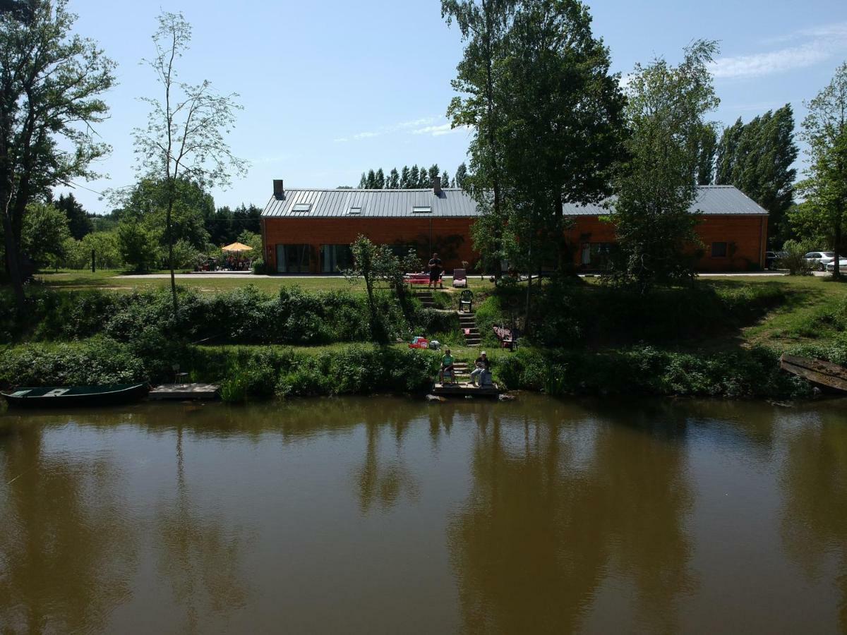 Florennes Gite Neuf 150 M2 Devant Un Grand Lac Prive De 2 Hectares Poissonneux Au Milieu Des Bois Bagian luar foto