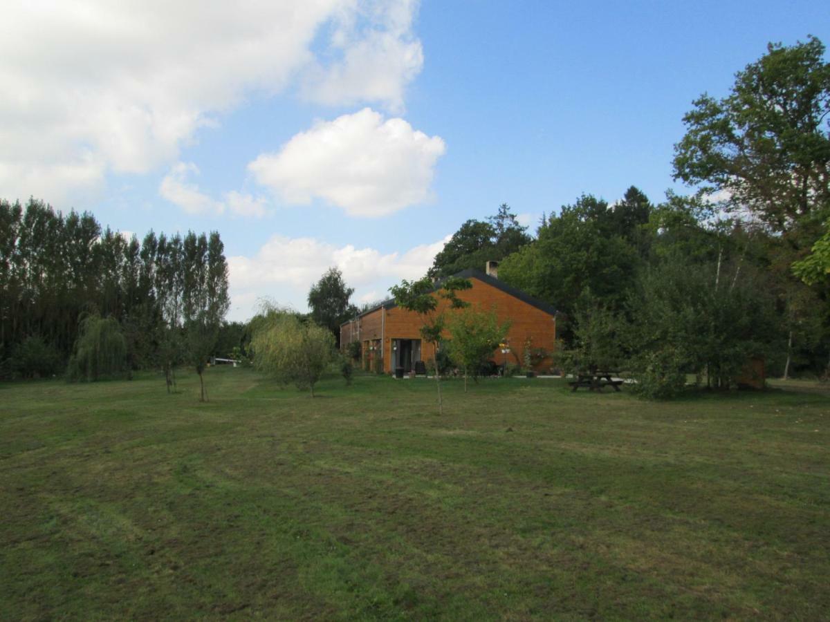 Florennes Gite Neuf 150 M2 Devant Un Grand Lac Prive De 2 Hectares Poissonneux Au Milieu Des Bois Bagian luar foto