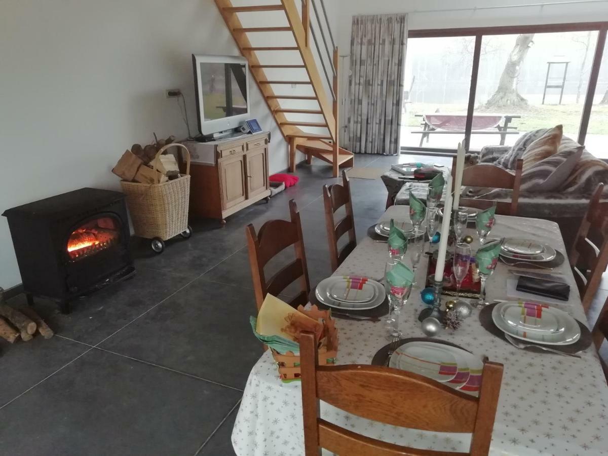 Florennes Gite Neuf 150 M2 Devant Un Grand Lac Prive De 2 Hectares Poissonneux Au Milieu Des Bois Bagian luar foto